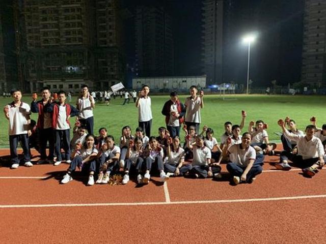 男生什么时候变声，男生青春期变声（青春期男孩“变声”后）