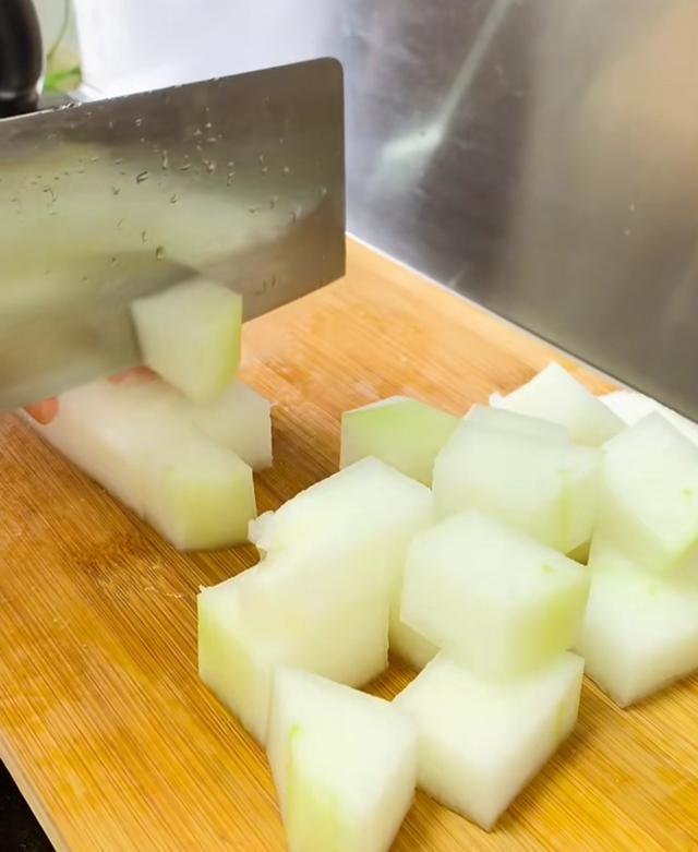 排骨冬瓜汤的做法，玉米排骨冬瓜汤的做法（这样做不仅味道鲜美）