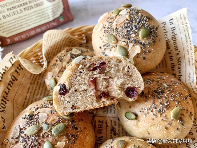 果子面包的做法，水果面包的各种做法（低糖低油的全麦坚果餐包）