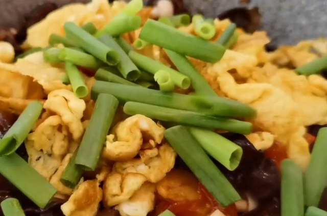 白玉菇不焯水有毒吗，白玉菇做汤用焯水吗（白玉菇这样做太美味了）