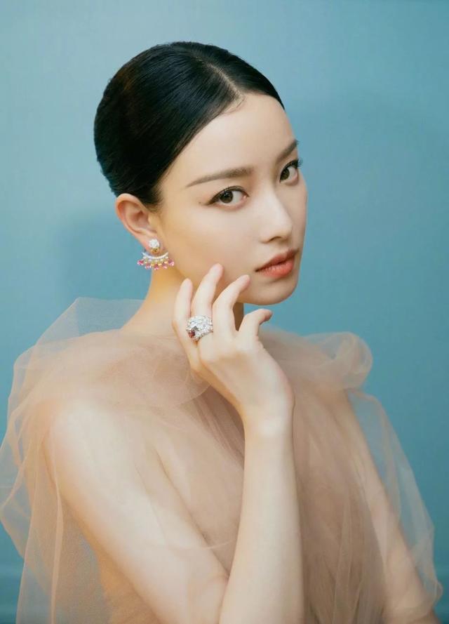 亚洲女生纯情脸，欧美女生性感身材，亚洲魔性笑容（你是高级脸还是纯情脸图片）