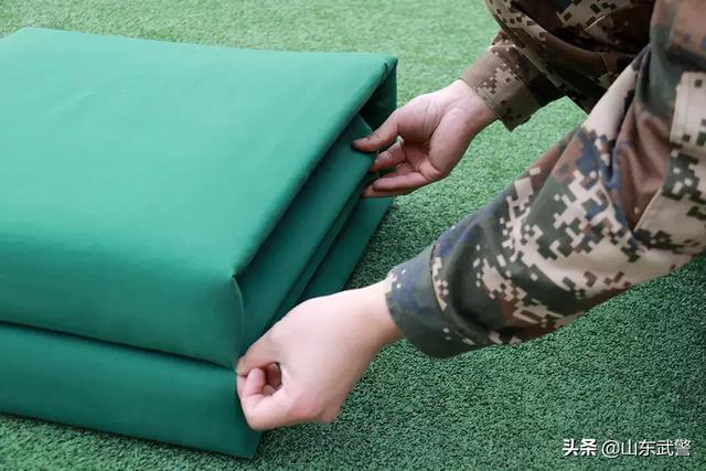 叠军被有什么简单的小妙招，叠出这样的“好军被”总共需要几步