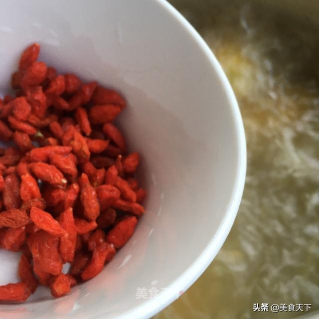松子玉米的做法，玉米馒头怎么做才能松软好吃视频（玉米这样做也太好吃了吧）