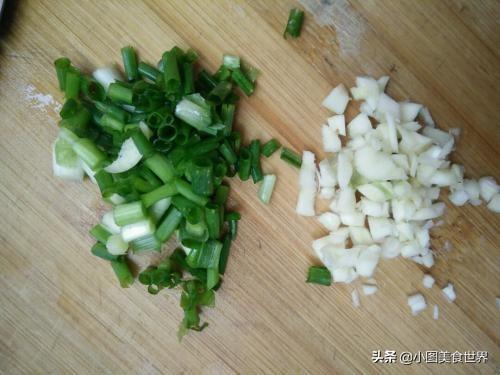 香辣鸭血的做法介绍，辣鸭血做法（简单的香辣鸭血成菜后香辣鲜香）