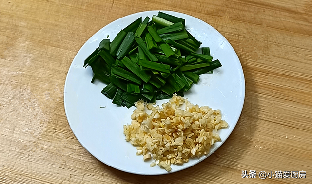 黄豆芽炒多久能熟，黄豆芽炒几分钟能熟（香干炒豆芽这道菜这么做）
