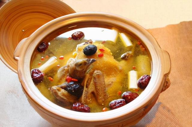 鸡汤炖豆腐，千万不要把蘑菇和豆腐一起煮（牢记“3放2不放”）