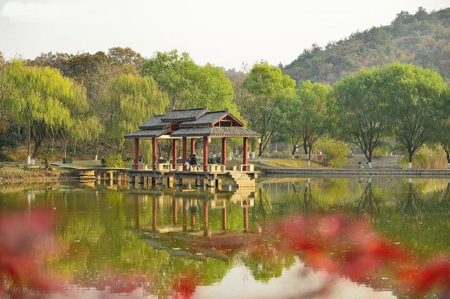 南京江宁区将军山好玩吗，南京江宁区将军山好玩吗（因岳飞在这里抗金而得名）