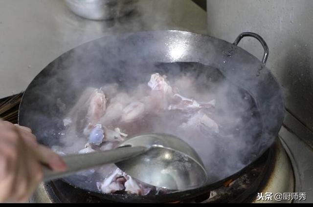 羊汤馆做汤方法，羊汤怎么熬才能汤鲜味美不膻不腻
