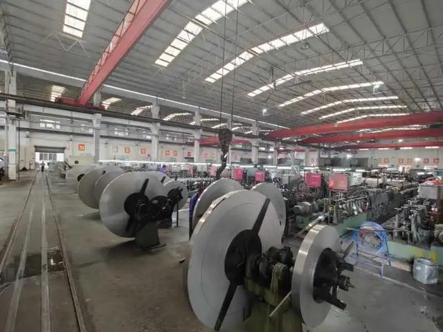 不锈钢磨砂板是什么，不锈钢磨砂板（不锈钢板磨砂面和拉丝面有什么区别）