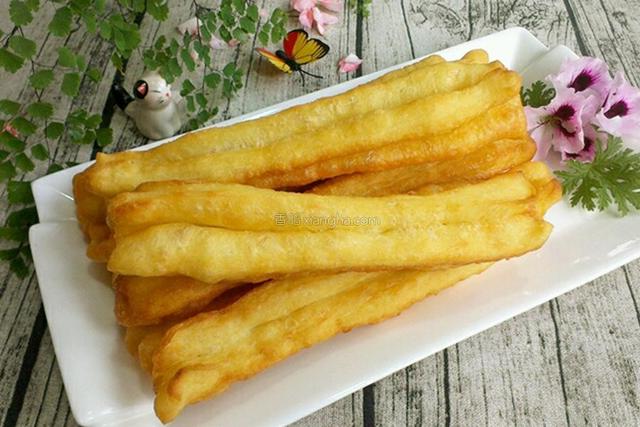 脆炸油条的做法，脆炸油条的做法大全（教你自制0添加的酥脆油条）