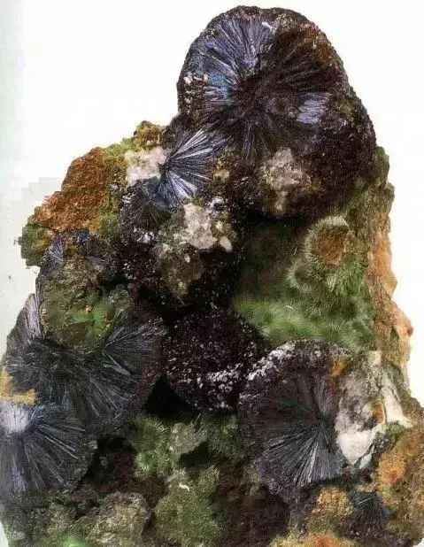 怎么判断是玉还是石头，河边石头怎么分辨玉石（如何鉴别一块石头：是不是玉）