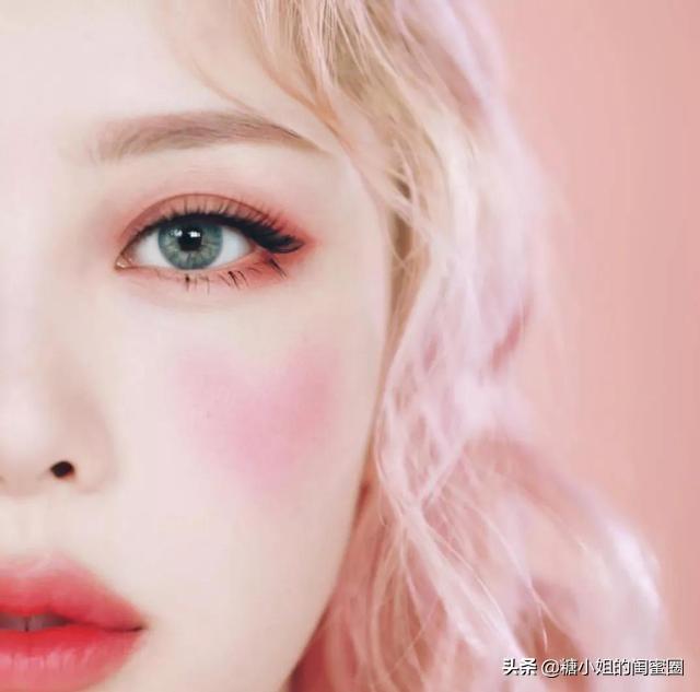 春夏减龄水果妆,夏日蜜桃减龄妆(实用简单易学的三款夏日水果妆容)
