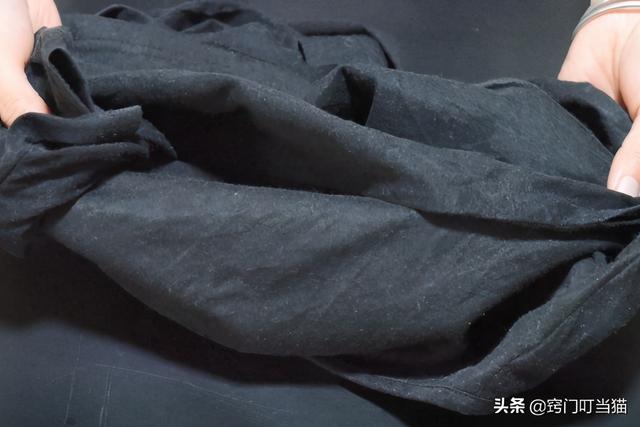 衣服褪色怎么处理，教你一个“土方法”