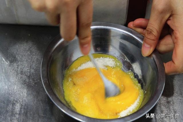 简单易学的饼干做法，超简单的饼干做法（食材就三种、口口香又酥）