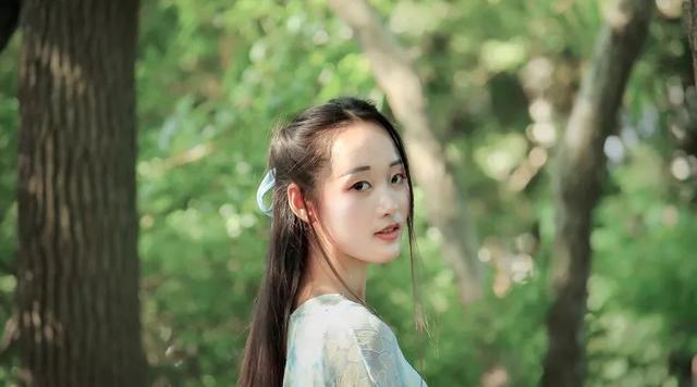 当代巾帼打一字，巾帼打一字（诗词丨世上最美：一是女子）