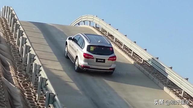 手动挡如何起步，手动挡起步步骤图解（老司机教你手动挡在半坡上怎样正确起步）