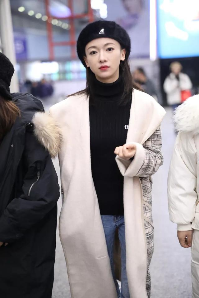黑色帽子搭配，黑色帽子搭配浅色衣服（吴谨言的效果，差异不是一般大）