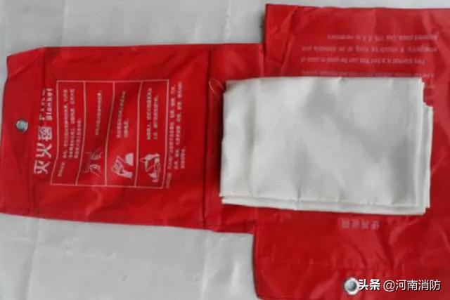 油锅起火应该使用什么方法扑灭，油锅起火正确的扑救方法（14岁女孩教科书操作瞬间化解）