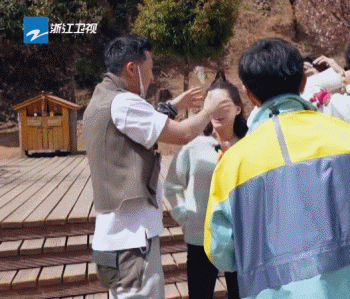 窦骁何超莲分手原因，何超莲窦骁分手是真的吗（其实人家的恩爱都藏在细节里）