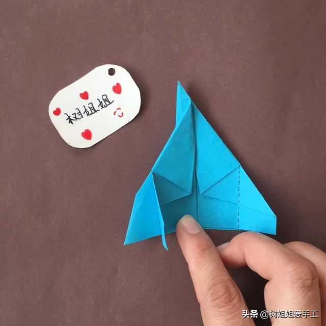 战斗纸飞机的折法，战斗纸飞机的折法视频（这是一款超酷的战斗纸飞机）