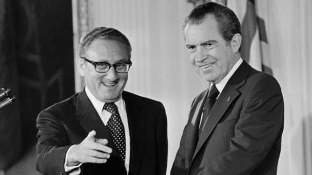 飞机空中解体人有全尸吗 飞机空中解体人会留全尸吗，飞机空中解体人有全尸吗（1969年朝鲜击落美国侦察机）