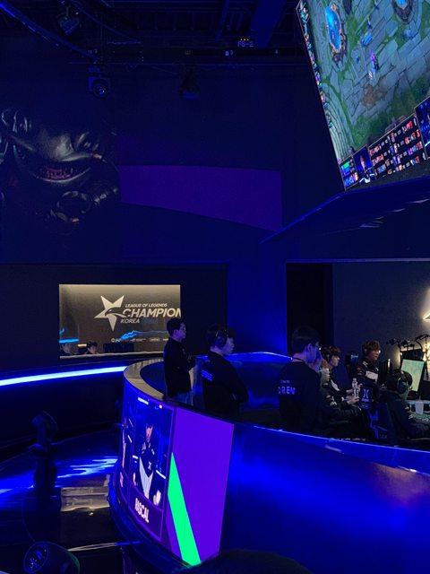 14000韩元，韩国硬币 （台湾网友带你走进LCK新场馆）