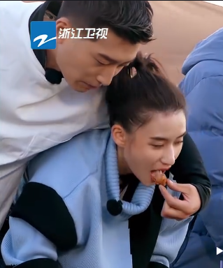 窦骁何超莲分手原因，何超莲窦骁分手是真的吗（其实人家的恩爱都藏在细节里）