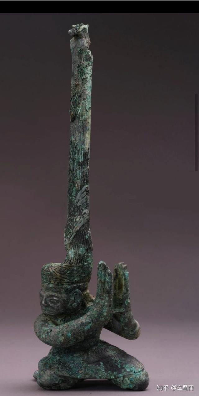 流泪跪坐表情包，微信头像，流泪跪坐表情包（三星堆扭头跪坐青铜人像是相士王）