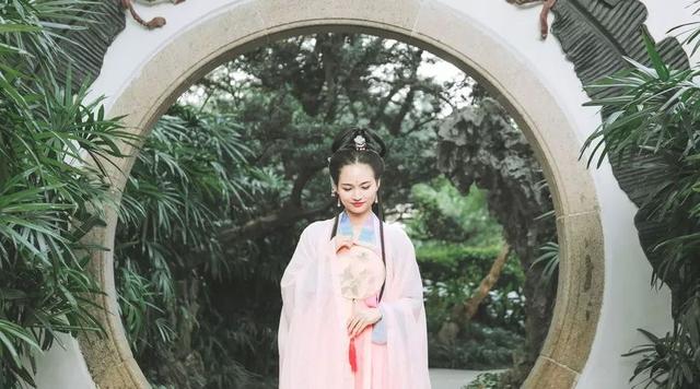 当代巾帼打一字，巾帼打一字（诗词丨世上最美：一是女子）