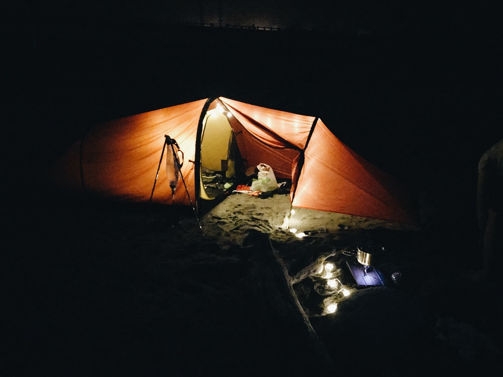 户外登山的装备有哪些，户外登山必备品（一个新手的登山和露营装备都有哪些）