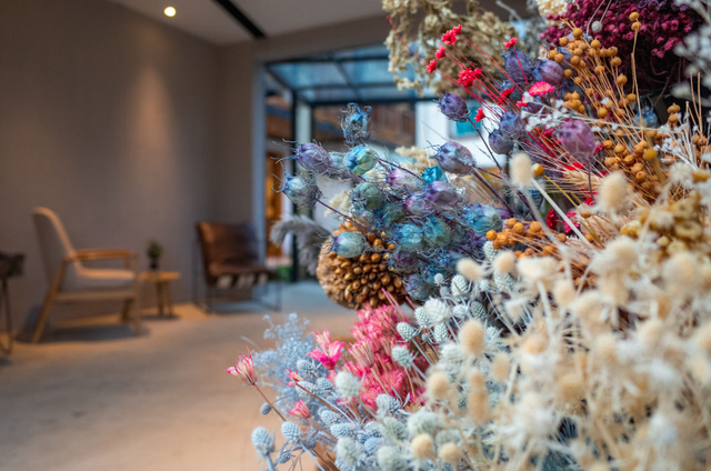 鲜花如何做成干花，如何把鲜花做成干花（快死的鲜花别急着扔）