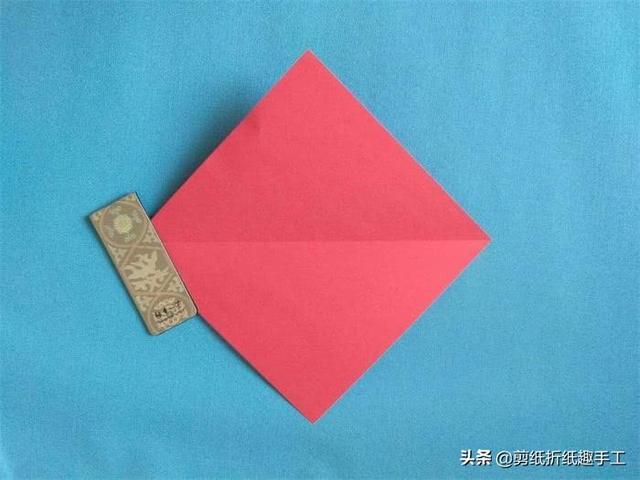 折葫芦最简单折纸方法，轻松教你自己叠纸葫芦（剪出可以辟邪祈福的葫芦窗花）