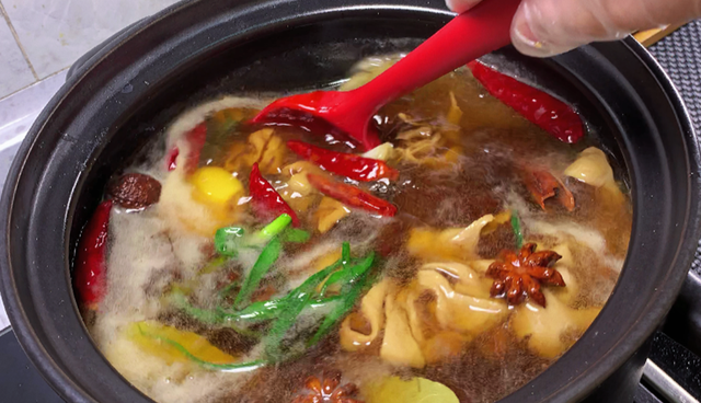 猪大肠的做法大全视频，猪大肠怎么做的最好吃（肥肠怎么洗，才干净无腥臭味）