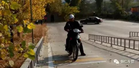  摩托车驾照考什么，摩托车驾照考试四科都考哪些内容（我想申请摩托车驾驶证怎么考试） 