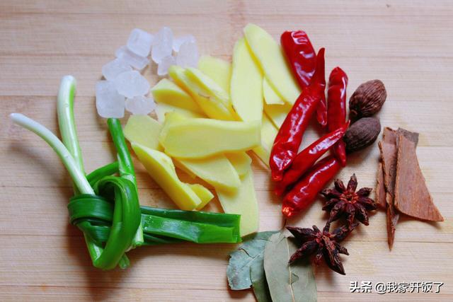 蜜汁猪脆骨家常做法，猪脆骨怎么炖好吃（老公孩子比平时多添一碗饭）