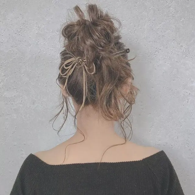 丸子头怎么扎出蓬松感，怎么扎丸子头好看又简单又蓬松（扎丸子头一不小心变“道姑”）