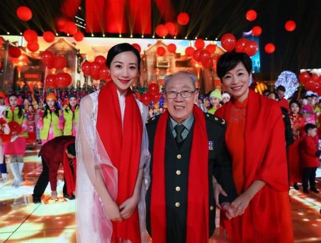 韩雪爷爷和外公是哪个将军，能演戏、开公司还玩科技