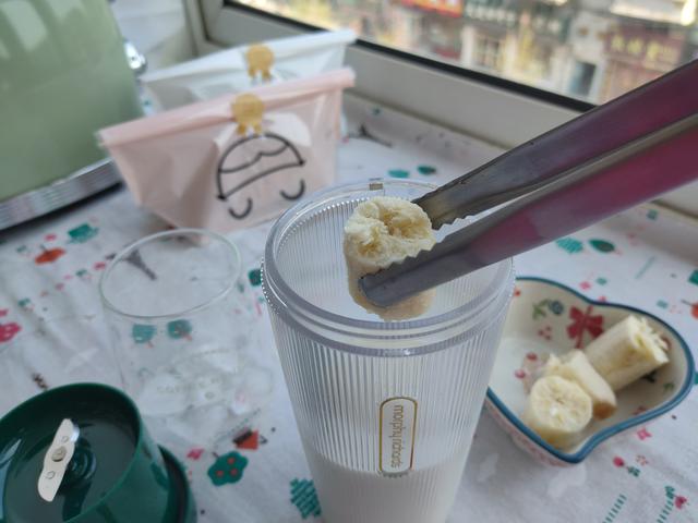 香蕉牛奶怎么做，香蕉牛奶在家轻松做