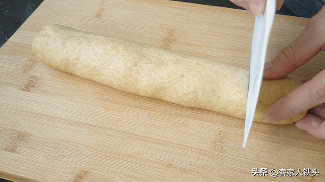 家庭最简单面包的做法，家庭自制面包简单做法（1碗面粉2个鸡蛋）