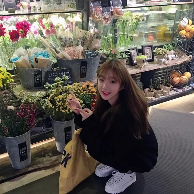 气质女头像迷人，魅力气质女生头像/干净脱俗 温柔上进.微信（知足且上进 温柔而坚定）