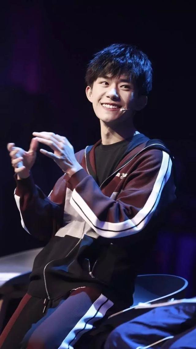 一组易烊千玺超拽帅气的高清图片   千纸鹤们在哪里呢，易烊千玺帅气的图片大全 霸气（有没有的千纸鹤在线签收呀）