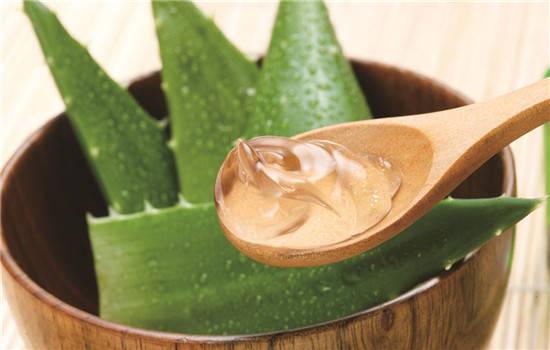 洗完脸直接涂芦荟胶睡觉可以吗，芦荟胶可以涂着睡觉吗（芦荟胶和面膜使用顺序）