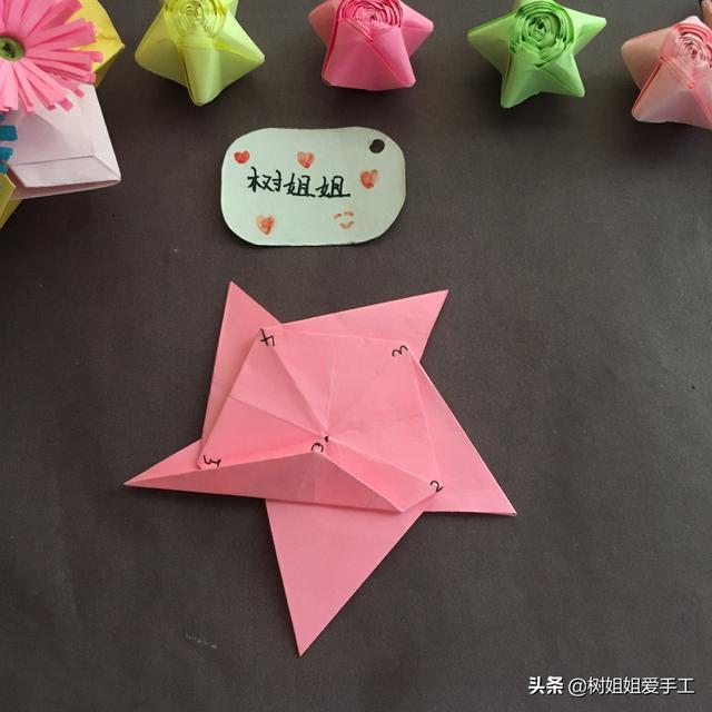 怎样折一个彩色的陀螺，陀螺怎么折陀螺（亲子折纸：可旋转的五角星）