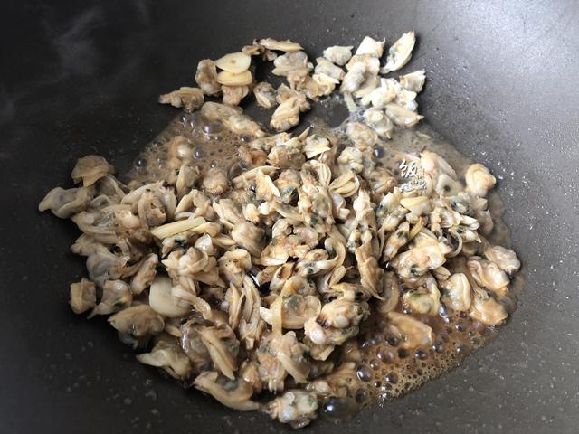 花甲肉怎么做好吃，花甲肉怎么炒（花甲这样吃太爽了）