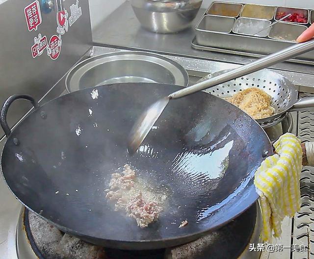 肉沫粉条简单做法，肉末粉条做饭（生熟一致色泽均匀还入味）