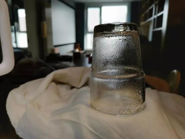 驼毛被子的优缺点，驼绒好还是羽绒被好_驼绒和羽绒被哪个好（五种常见材质被芯全方位对比）