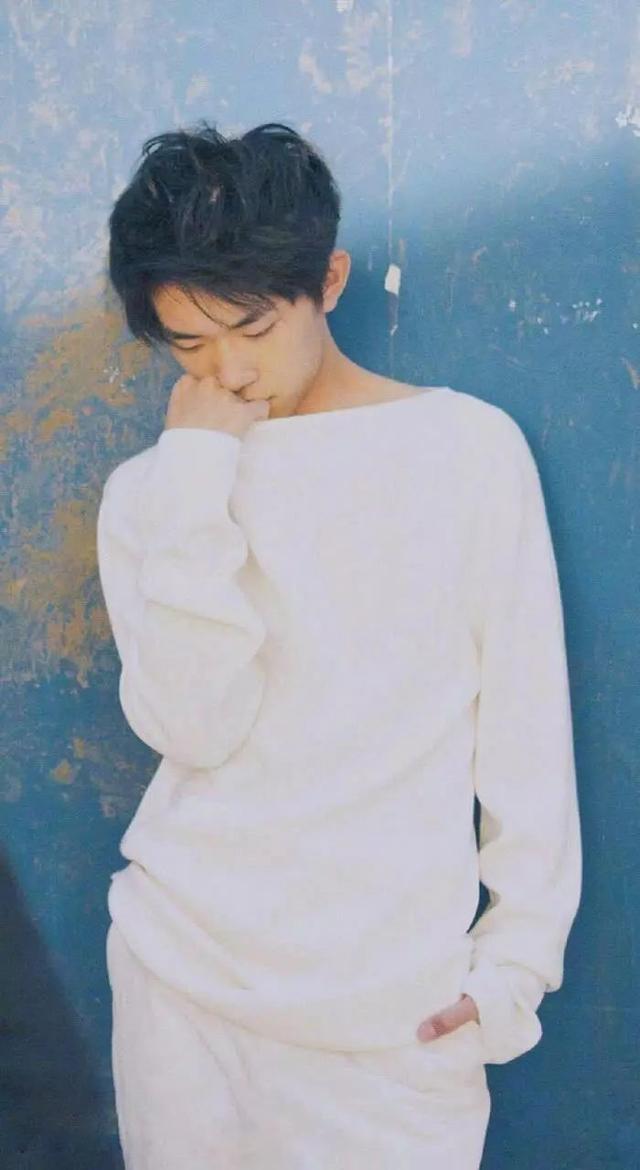 一组易烊千玺超拽帅气的高清图片   千纸鹤们在哪里呢，易烊千玺帅气的图片大全 霸气（有没有的千纸鹤在线签收呀）