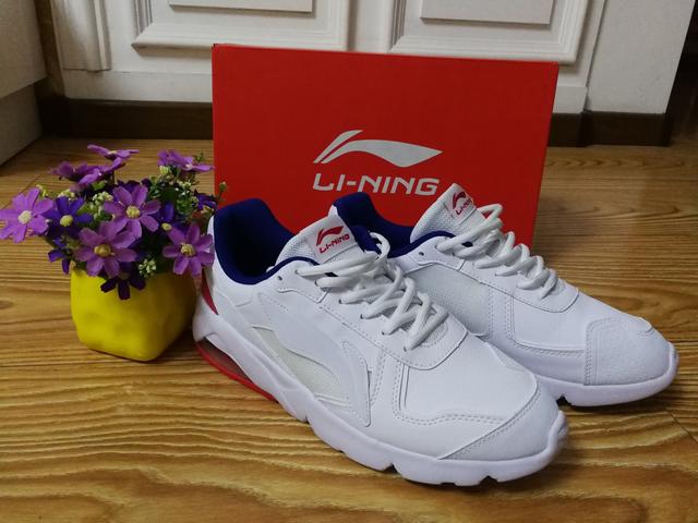 李宁运动鞋怎么样，安踏和李宁哪个质量好（还能为脚部减轻负担）
