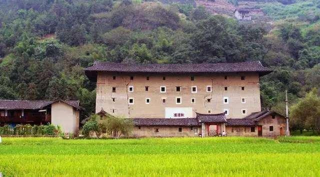 大鱼海棠中鲲为什么是海豚的造型，大鱼海棠中鲲的形象（带着争议的《大鱼海棠》传承传统文化）