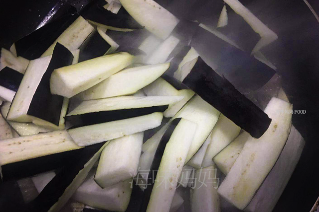 关于鲨鱼干的烹饪方法，鲨鱼干的吃法和做法大全（一条鲨鱼只够吃一餐）